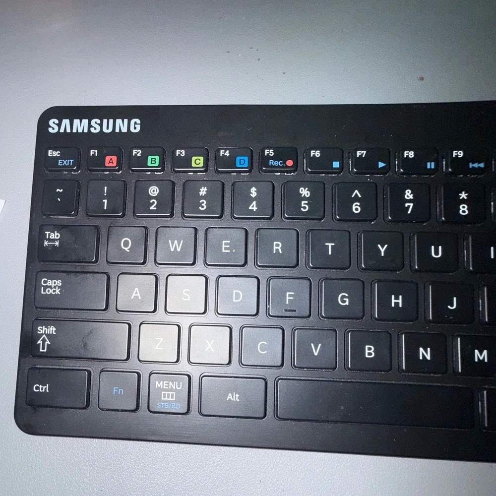 Samsung VG-KBD2000 Smart Wireless Keyboard‎ Bluetooth with Touchpad Black